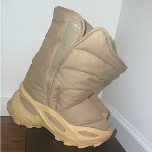 Yeezy boots sz. 9.5